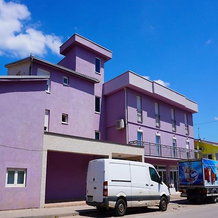 Pansion Viola Hotel เมจูโกเรีย ภายนอก รูปภาพ
